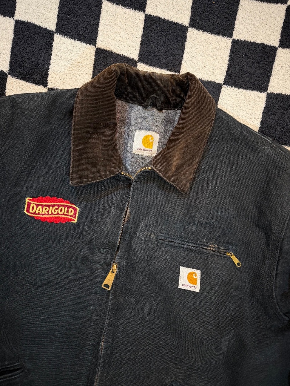 carhartt detroit jacket size large darigold embroidery
